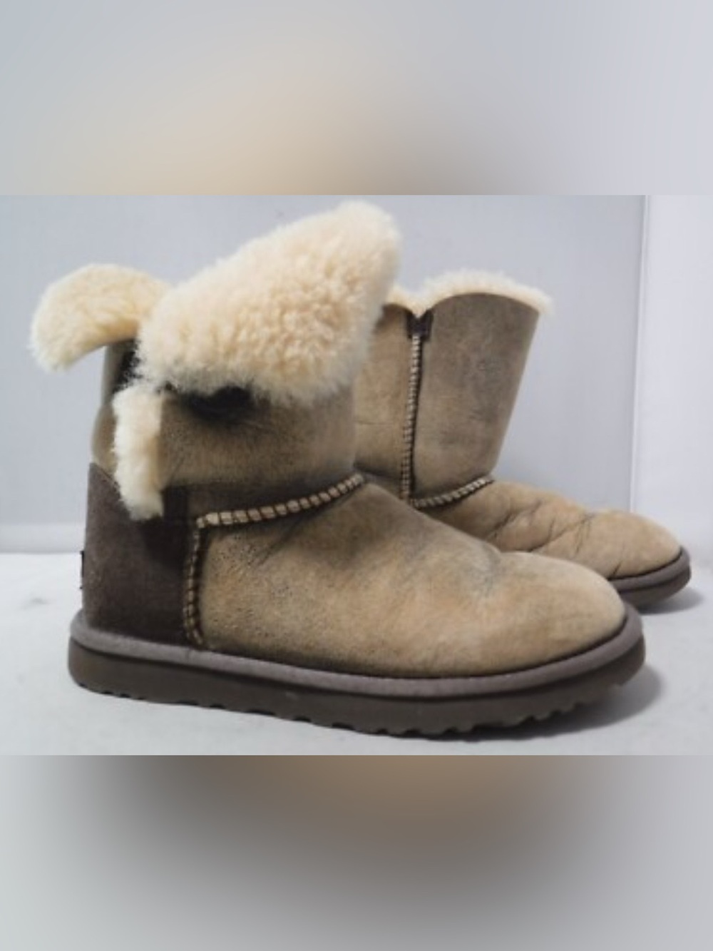 UGG Classic Short Distressed Tan Boots Women’s Size 6